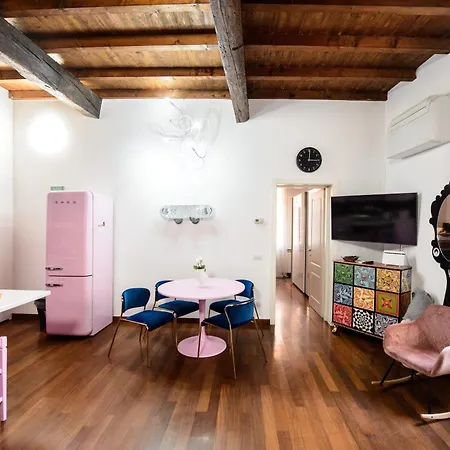 Apartment Pink House Tortellinosuite